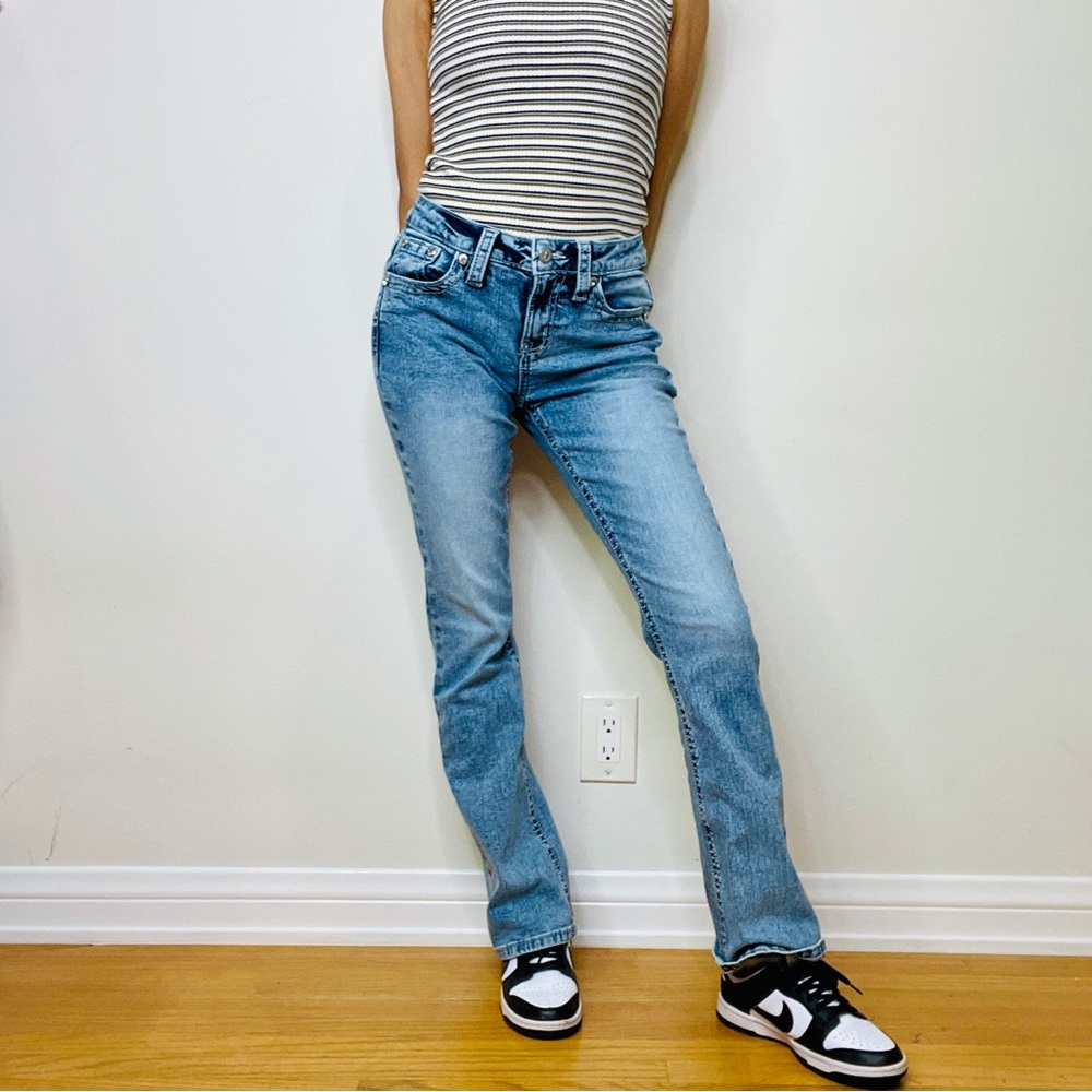 Light wash Semi flare denim jeans stretchy size small with bull back pocket Y2K